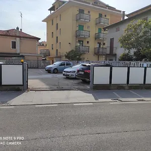 Quito - Appena Ristrutturato - Dietro Piazza Mazzini , Lido di Jesolo Italia